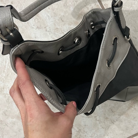 Beautiful Black y silver purse 👛 - Picture 6 of 8